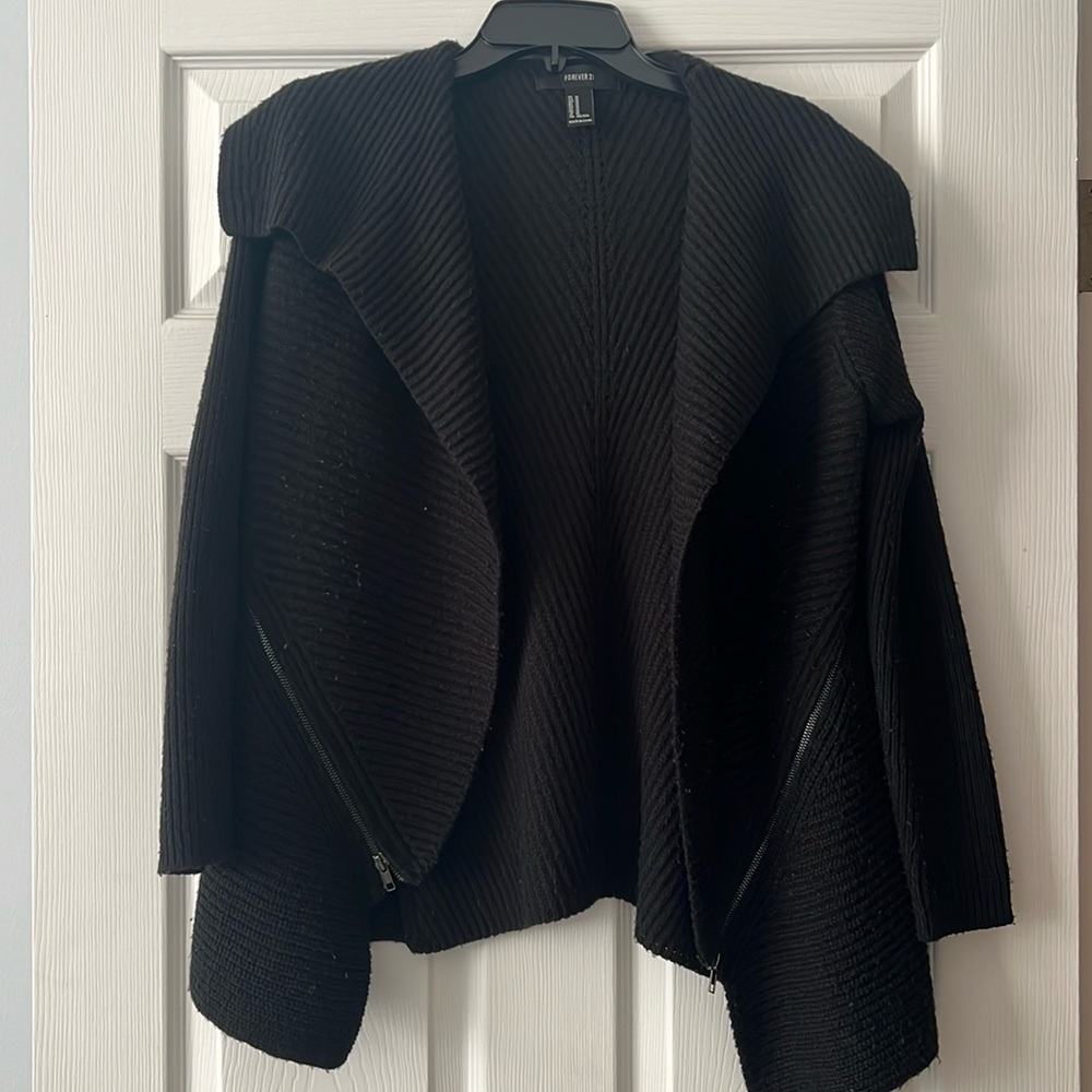 Forever 21 sweater black - size M